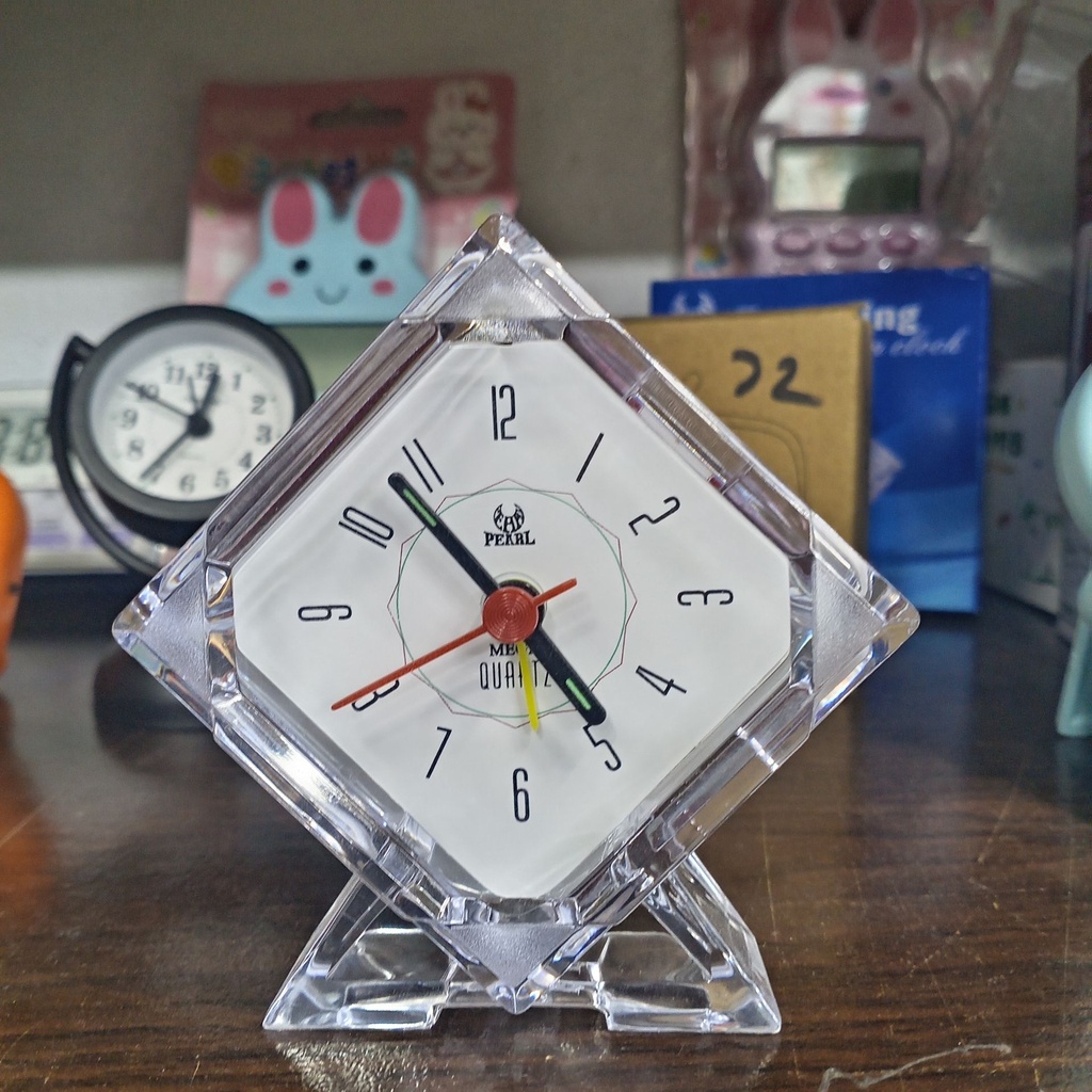 Modern Clear Crystal Chanda-Style Diamond Tabletop Quartz Clock for Desk and Bedside Decoration