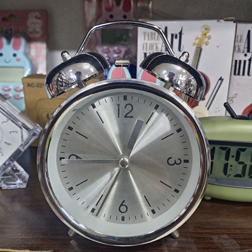 Retro Stainless Steel Finish Twin Bell Desktop Alarm Clock – Vintage Metal Mechanical-Style Battery Quartz Bedside Clock